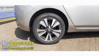 Nissan Leaf Leaf (ZE0), Hatchback, 2010 / 2017 Leaf picture 3