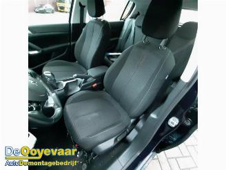 Peugeot 308 308 (L3/L8/LB/LH/LP), Hatchback 5-drs, 2013 / 2021 1.2 12V e-THP PureTech 110 picture 8