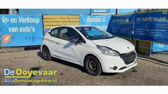 Coche siniestrado Peugeot 208 208 I (CA/CC/CK/CL), Hatchback, 2012 / 2019 1.0 Vti 12V PureTech 2014/10