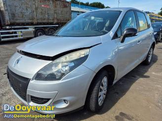 krockskadad bil auto Renault Scenic Scenic III (JZ), MPV, 2009 / 2016 2.0 16V CVT 2012/1