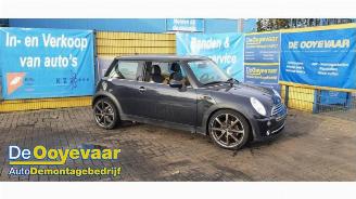 krockskadad bil brommobiel Mini Cooper Mini (R50/53), Hatchback, 2001 / 2007 1.6 16V Cooper 2005/7