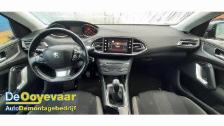 Peugeot 308 308 (L3/L8/LB/LH/LP), Hatchback 5-drs, 2013 / 2021 1.2 12V e-THP PureTech 110 picture 5