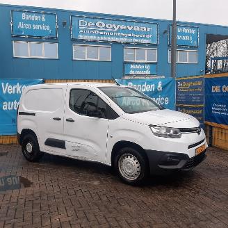 uszkodzony samochody osobowe Toyota ProAce PROACE CITY 1.5 D-4D Live 2023/8