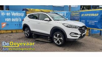 Vrakbiler auto Hyundai Tucson Tucson (TL), SUV, 2015 1.6 T-GDi 16V 2WD 2016/1