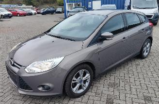 Schadeauto Ford Focus Ford Focus Lim. Sync Edition 2014/5
