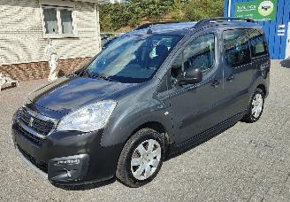 Coche accidentado Peugeot   2017/5