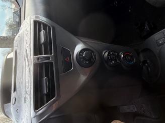 Toyota iQ  picture 8