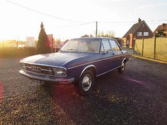 krockskadad bil auto Audi 100  1971/6