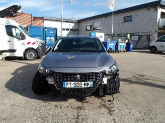 Peugeot 208  picture 2