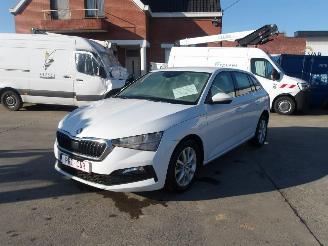 krockskadad bil auto Skoda Scala 1.6 TDI AMBITION 2020/2