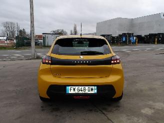 Peugeot 208  picture 6