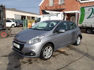 Schadeauto Peugeot 208  2019/2