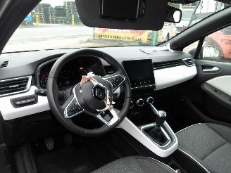 Renault Clio  picture 2