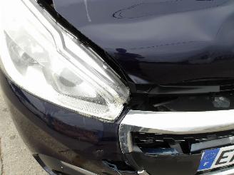 Peugeot 208  picture 12