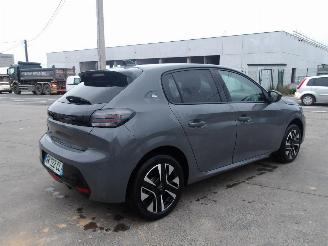 Peugeot 208  picture 10