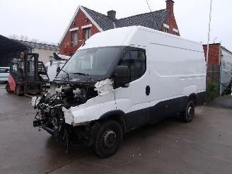 danneggiata veicoli commerciali Iveco Daily 35 S16 2023/2