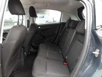 Peugeot 208 1.2 PURE TECH picture 13