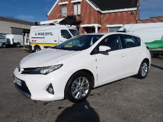damaged passenger cars Toyota Auris  2014/7