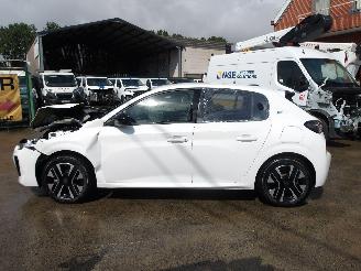 Peugeot 208  picture 7