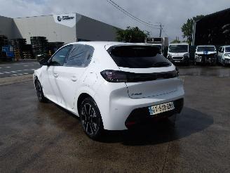 Peugeot 208  picture 6