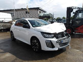 Damaged car Peugeot 208  2024/2