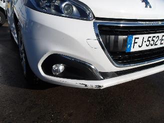 Peugeot 208  picture 10