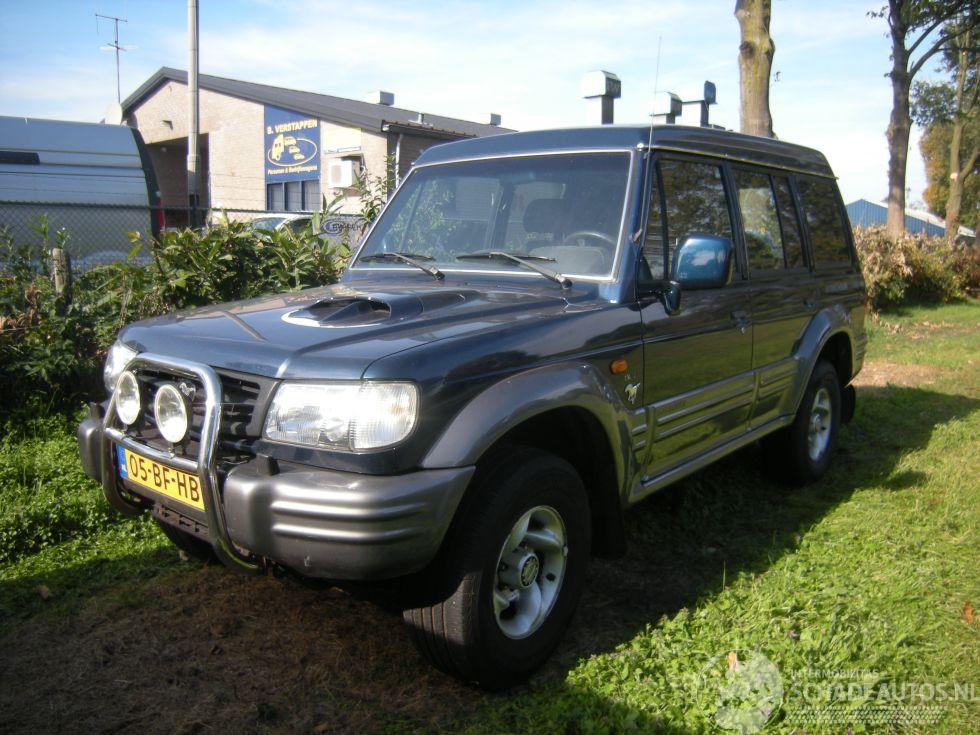 Hyundai Galloper 2.5 TCI High Roof exceed uitvoering met oa airco, 4wd enz