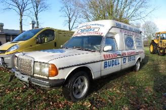 damaged passenger cars Mercedes 200-serie W123 250 T EX ZIEKENWAGEN PRIJS IS EXCL BTW !!!! 1980/9