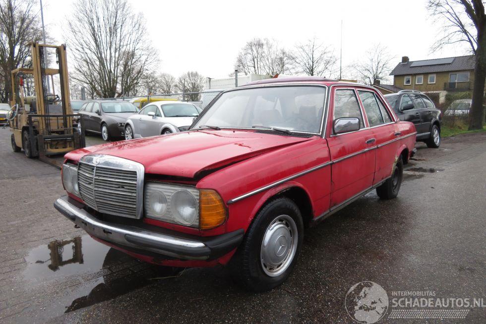 Mercedes 200-300D 200 DIESEL 123 TYPE SEDAN