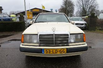 Mercedes 200-300D 200 D 124 type sedan automaat picture 14