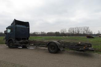 Scania P P 94 DB 4X2 NB 230 met BDF wissellaadbakken opbouw en twistlock systeem picture 3