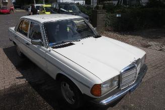 Mercedes 200-300D 200 DIESEL 123 TYPE SEDAN picture 22