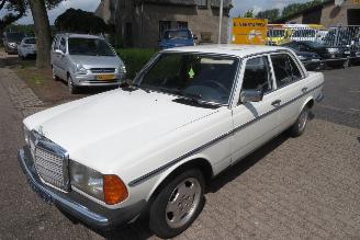 Mercedes 200-300D 200 DIESEL 123 TYPE SEDAN picture 21