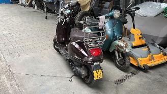 Piaggio  VESPA LX 50 BROMSCOOTER picture 22