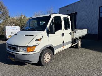 krockskadad bil auto Iveco Daily 35S10SV DUBBELE CABINE OPEN LAADBAK 2004/1