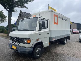 damaged trucks Mercedes Overige 711 D BAKWAGEN MET HYDR. LAADKLEP 1994/12