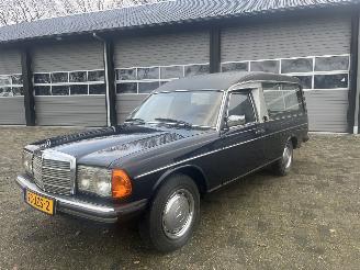 krockskadad bil bedrijf Mercedes 200-300D 240 Diesel Rouwauto / Lijkwagen / Begrafenisauto in zeer goede staat 1980/9