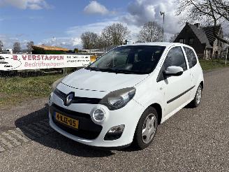 Vaurioauto  passenger cars Renault Twingo 1.5 dci collection airco 2013/5