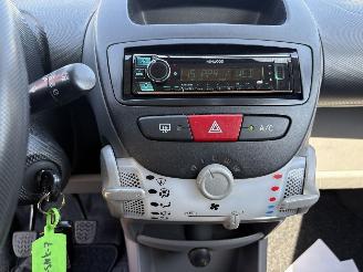 Toyota Aygo 5 deurs met airco picture 11
