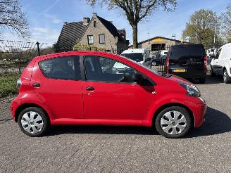 Toyota Aygo 5 deurs met airco picture 7