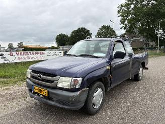 dommages fourgonnettes/vécules utilitaires Toyota Hilux 2.5 d4-d 90 extra, open laadbak / pick-up 137,000 km N.A.P. 2002/6