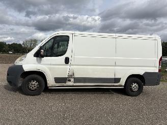 Peugeot Boxer 2.2 HDI L2/H1 AIRCO picture 3