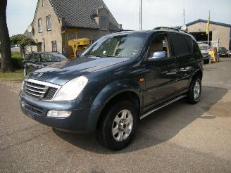 damaged commercial vehicles Ssang yong Rexton RX290 VAN 4X4 AUTOMAAT MET OA AIRCO, GRIJS KENTEKEN 2003/1