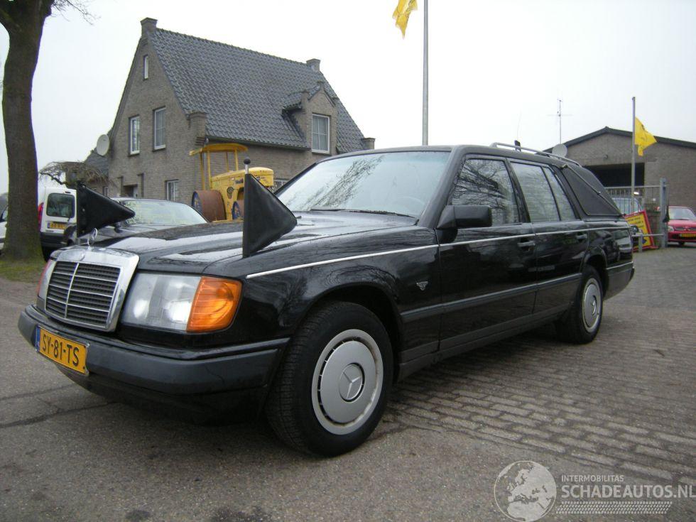 Mercedes E-klasse 200 D BEGRAFENISAUTO ORIGINELE HUISKAMP UITVOERING EXTRA VERLENGD