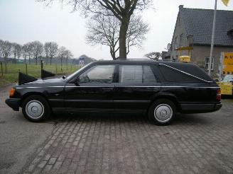 Mercedes E-klasse 200 D BEGRAFENISAUTO ORIGINELE HUISKAMP UITVOERING EXTRA VERLENGD picture 9