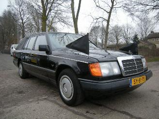 Mercedes E-klasse 200 D BEGRAFENISAUTO ORIGINELE HUISKAMP UITVOERING EXTRA VERLENGD picture 5