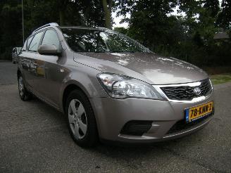 Kia Cee d 1.6 CRDI X-TRA 85 KW MET OA CLIMATRONIC ENZ PRIJS IS INCL BTW EN BPM picture 7