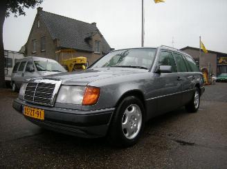 uszkodzony samochody osobowe Mercedes 200-300D 3.0 300 TE 24_V (124.091) MULTI KLEPPER !!! UNIEKE AUTO MET OA AIRCO 1992/3