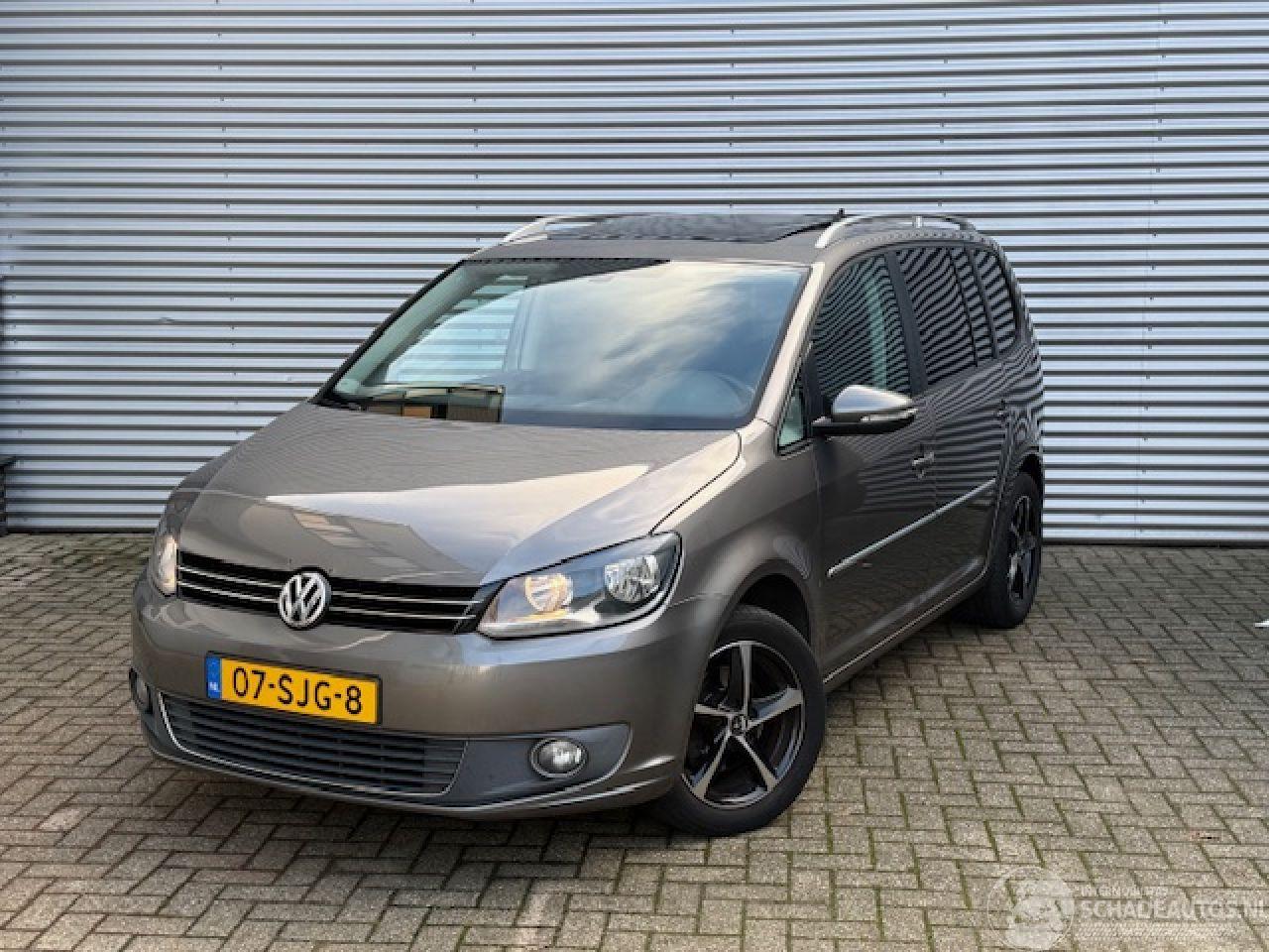 Volkswagen Touran 1.2 TSI Highline 7 Persoons / Panoramadak / Trekhaak / Leder / Navi / Cruise / PDC / C