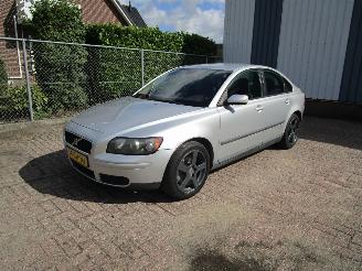 uszkodzony samochody osobowe Volvo S-40 2.4i Sedan Navi Clima 2006/1